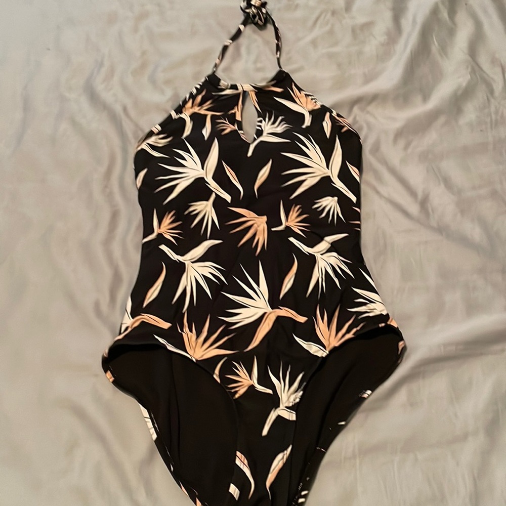 Cute black one piece with keyhole cutout.